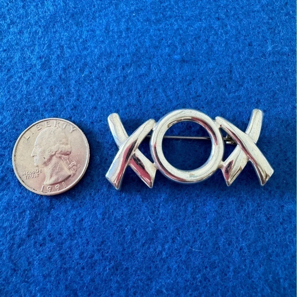 Vintage 925 Sterling Silver Metal XOX Hugs and Kisses brooch pin